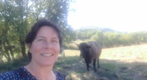 Portrait du mois : Isabelle Ottria, coordonnatrice, facilitatrice, agricultrice, chanteuse et magicienne du lien