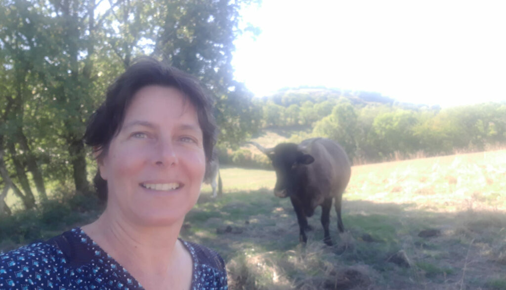 Portrait du mois : Isabelle Ottria, coordonnatrice, facilitatrice, agricultrice, chanteuse et magicienne du lien